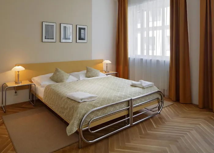 Axa Praag