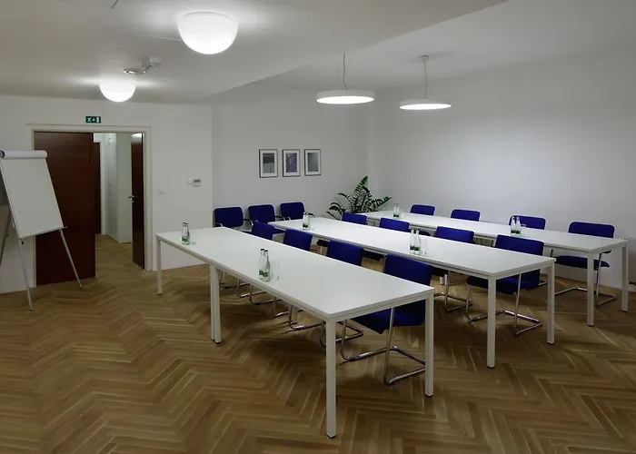 Axa Praag